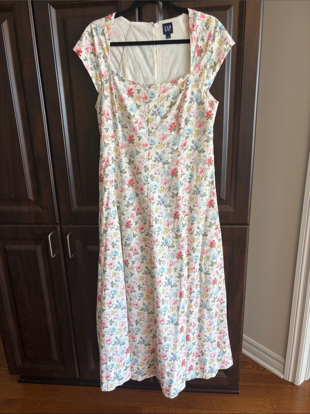 GAP Linen-Blend Cap-Sleeve Maxi Dress - Picture 3 of 8
